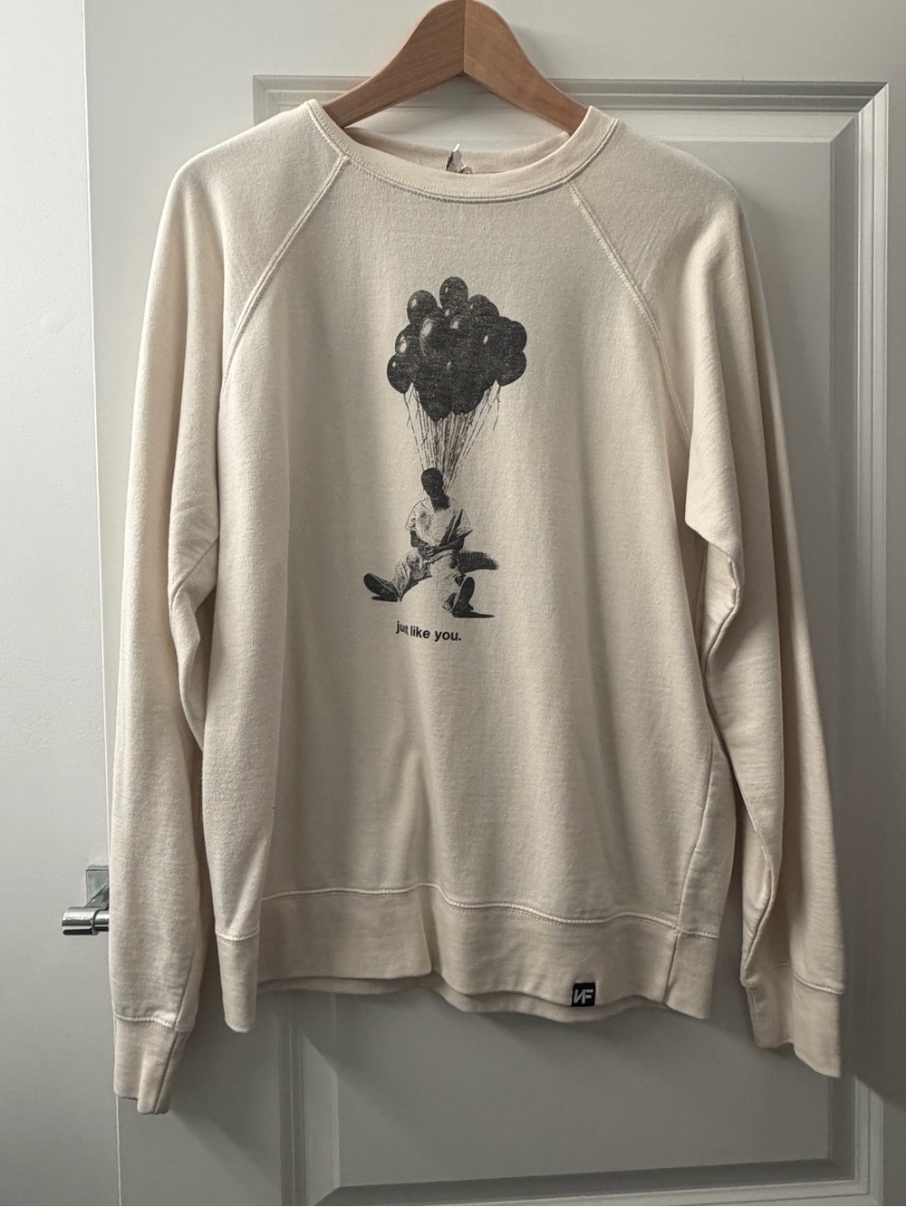 Cream Graphic Crewneck Sweatshirt NF everybody Fall with Balloon Illustration